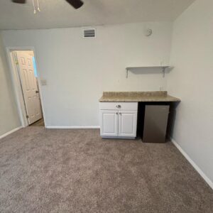 Room for rent at Oak Ridge with private bathroom