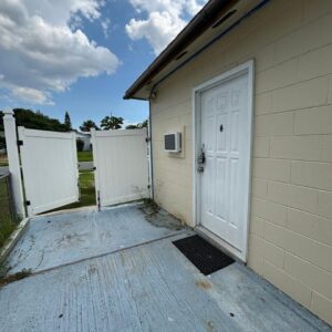 Studio for rent located 3 minutes from Bravo Market