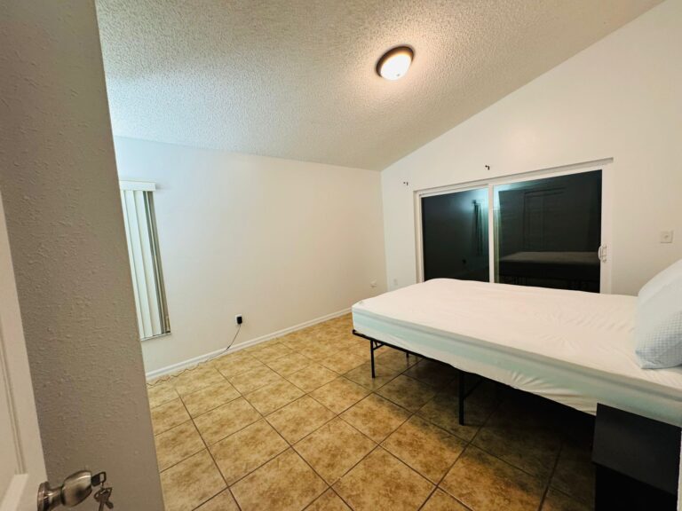 3 Room 5 Private bathroom