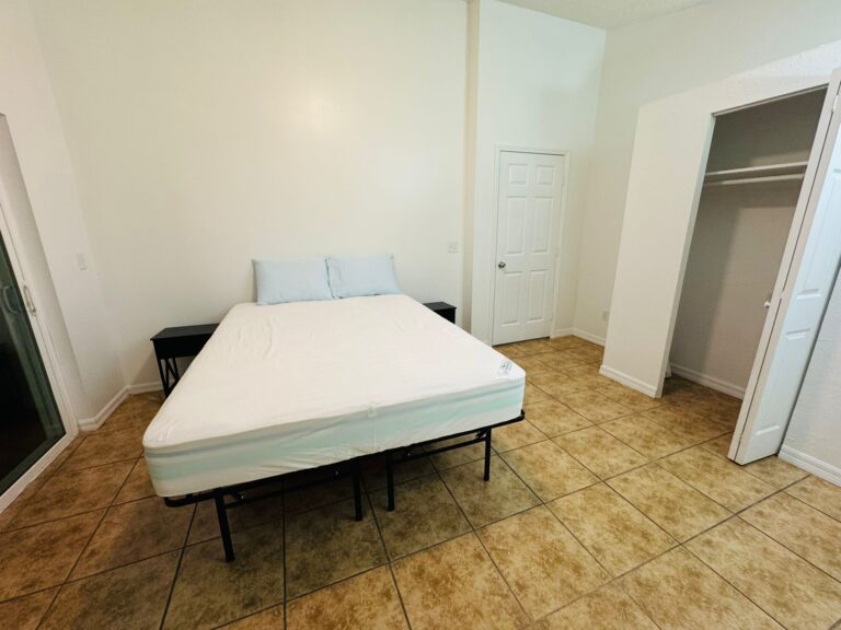 5 Room 5 Private bathroom