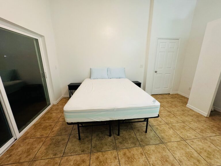 6 Room 5 Private bathroom