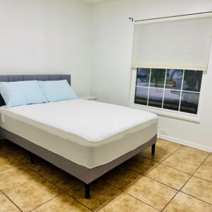 Room with shared bathroom for rent in Davenport
