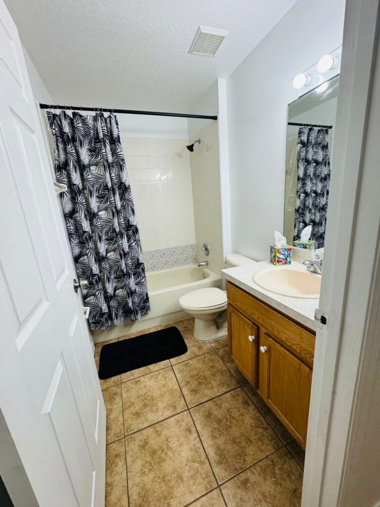 1 Shared bathroom