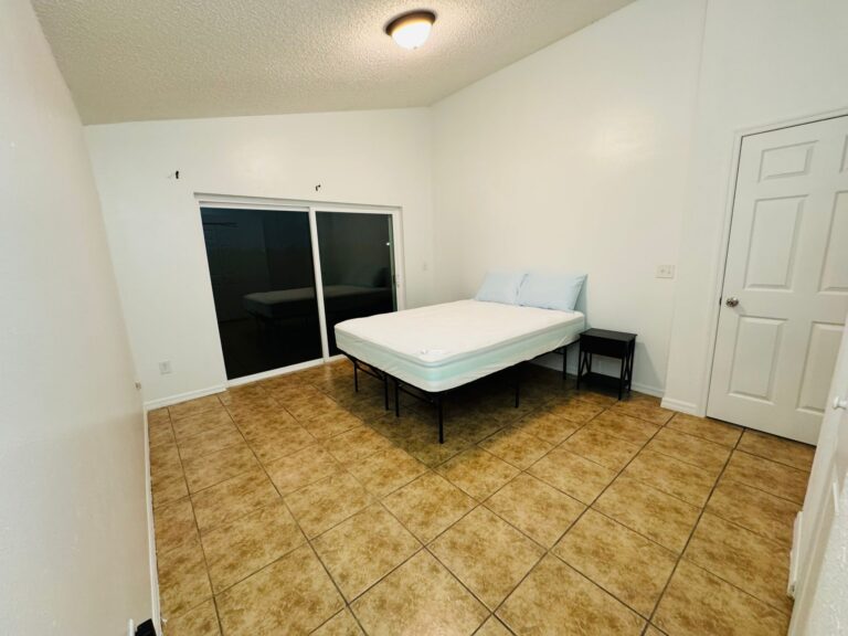 2 Room 5 Private bathroom