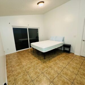 Room 5 for rent in Davenport