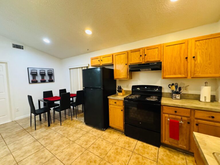 4-Kitchen-768x576