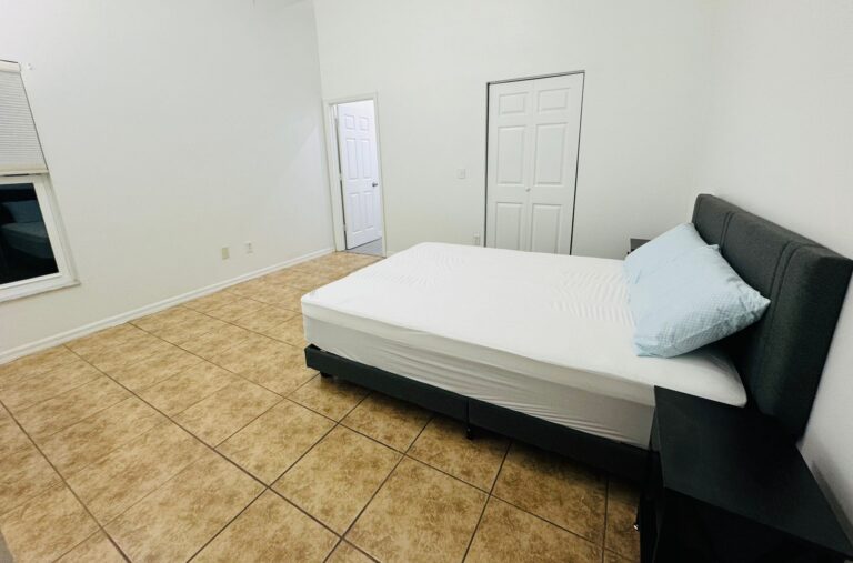 4 Room 4 Master 2