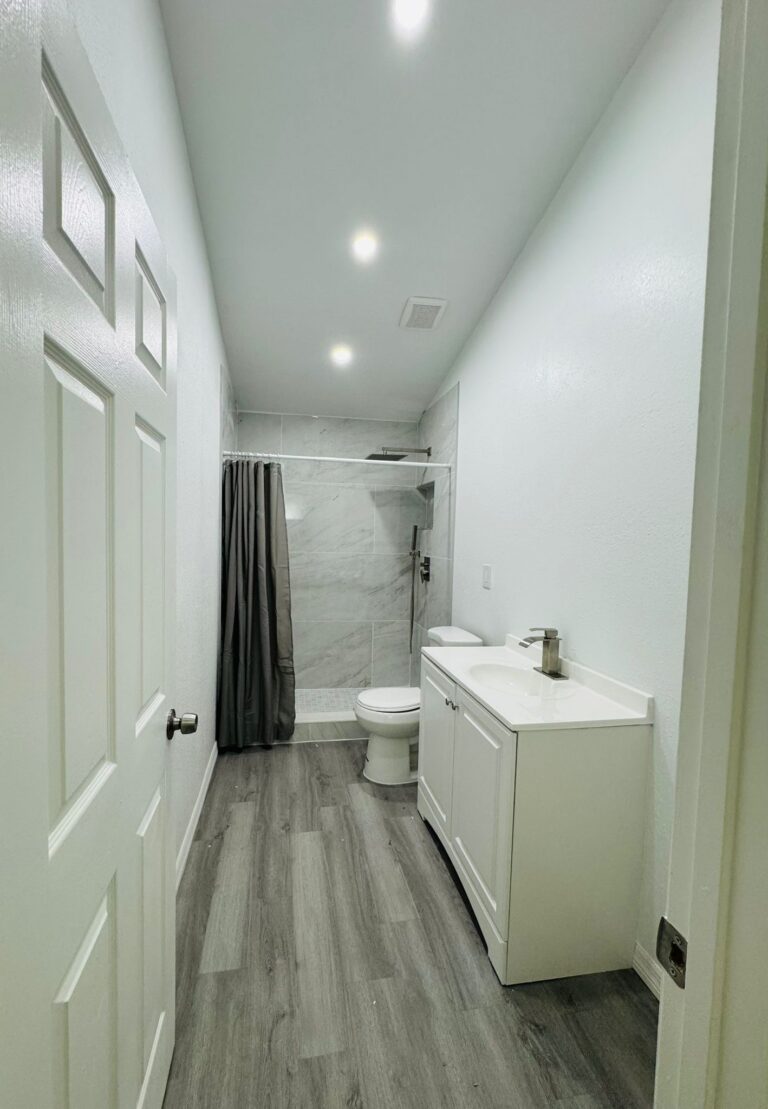 8 Room 4 Master 2